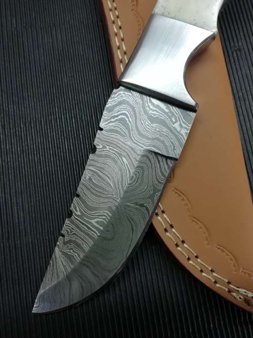 HANDMADE DAMASCUS STEEL HUNTING KNIFE !!!