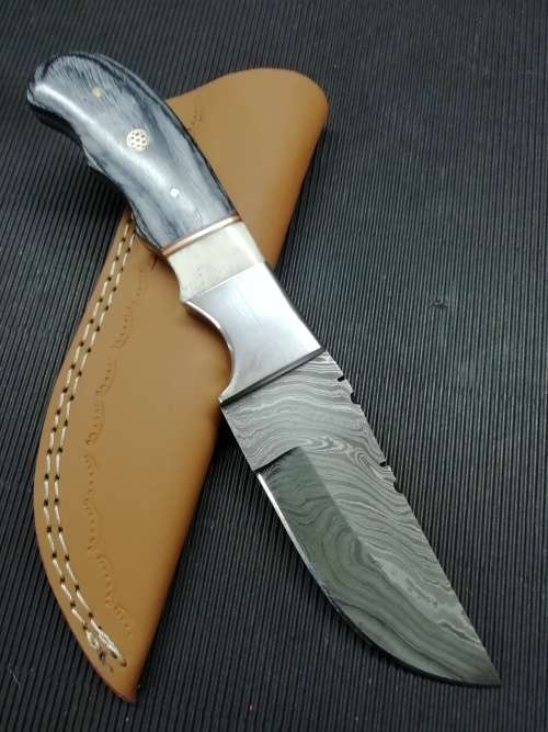 HANDMADE DAMASCUS STEEL HUNTING KNIFE !!!