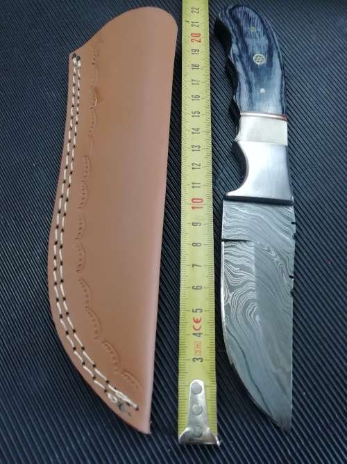 HANDMADE DAMASCUS STEEL HUNTING KNIFE !!!