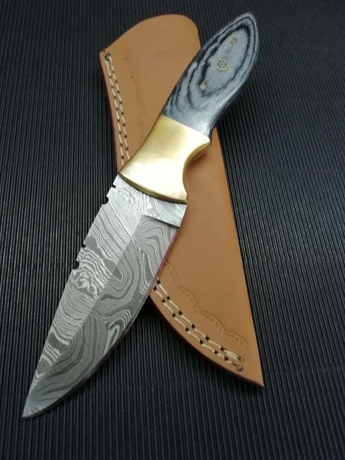 HANDMADE DAMASCUS STEEL HUNTING KNIFE !!!