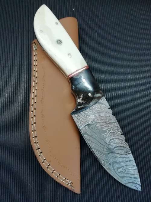 HANDMADE DAMASCUS STEEL HUNTING KNIFE !!!
