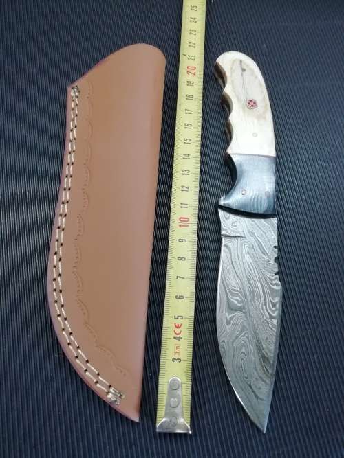 HANDMADE DAMASCUS STEEL HUNTING KNIFE !!!