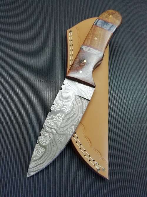 HANDMADE DAMASCUS STEEL HUNTING KNIFE !!!