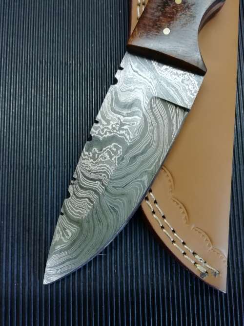 HANDMADE DAMASCUS STEEL HUNTING KNIFE !!!