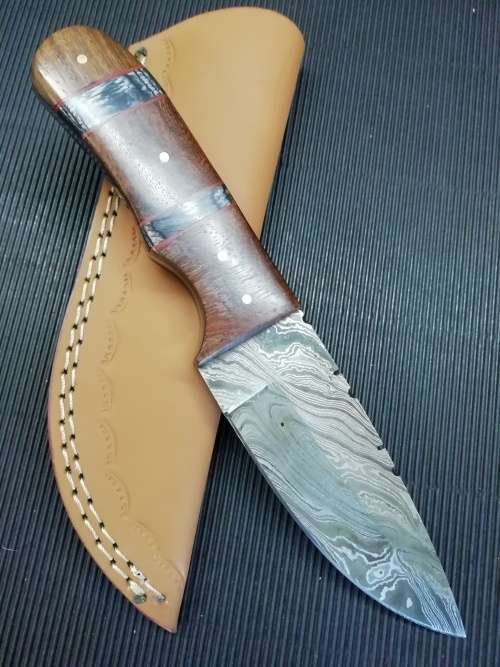 HANDMADE DAMASCUS STEEL HUNTING KNIFE !!!