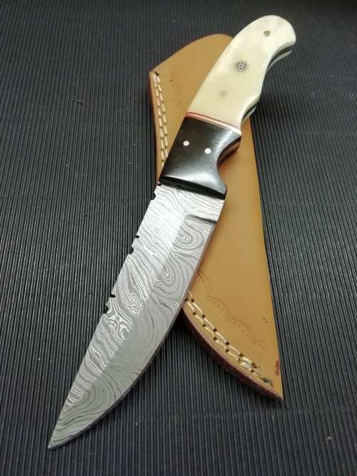 HANDMADE DAMASCUS STEEL HUNTING KNIFE !!!