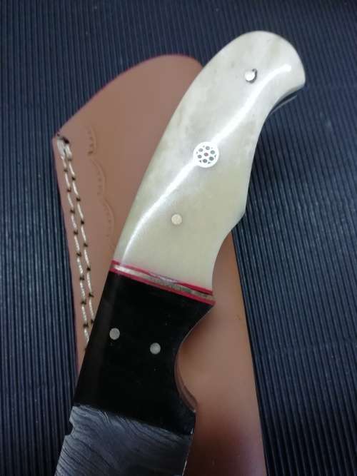 HANDMADE DAMASCUS STEEL HUNTING KNIFE !!!