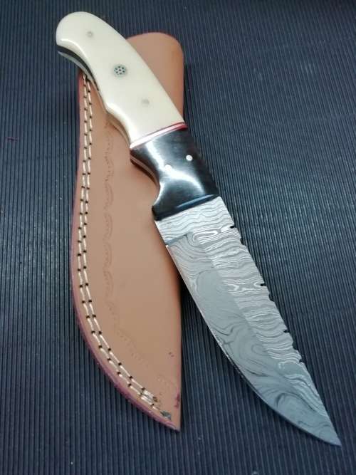 HANDMADE DAMASCUS STEEL HUNTING KNIFE !!!