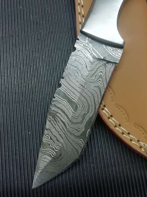 HANDMADE DAMASCUS STEEL HUNTING KNIFE !!!