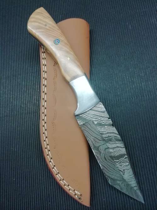 HANDMADE DAMASCUS STEEL HUNTING KNIFE !!!