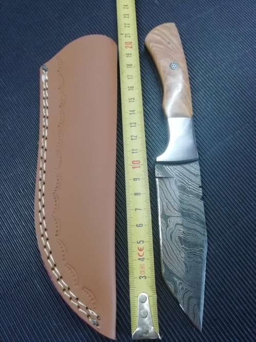 HANDMADE DAMASCUS STEEL HUNTING KNIFE !!!