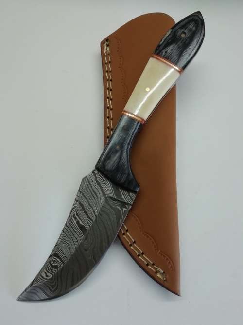 HANDMADE DAMASCUS STEEL HUNTING KNIFE !!!