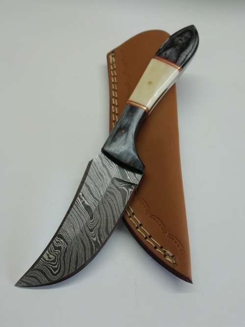 HANDMADE DAMASCUS STEEL HUNTING KNIFE !!!