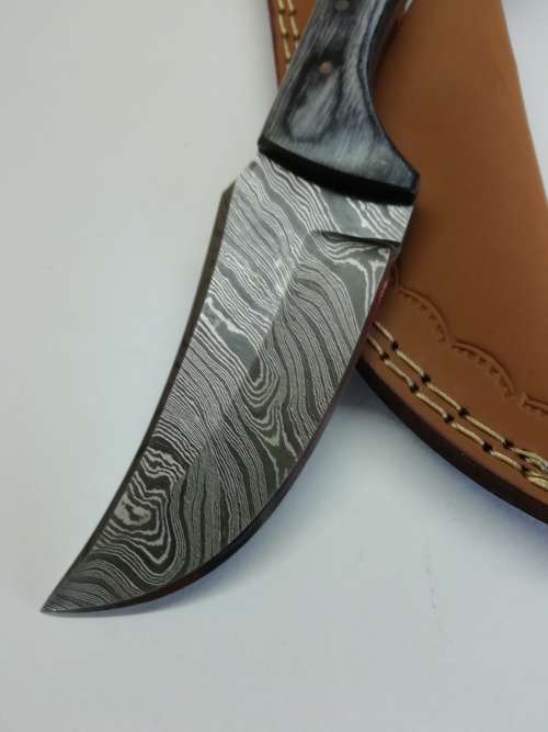 HANDMADE DAMASCUS STEEL HUNTING KNIFE !!!