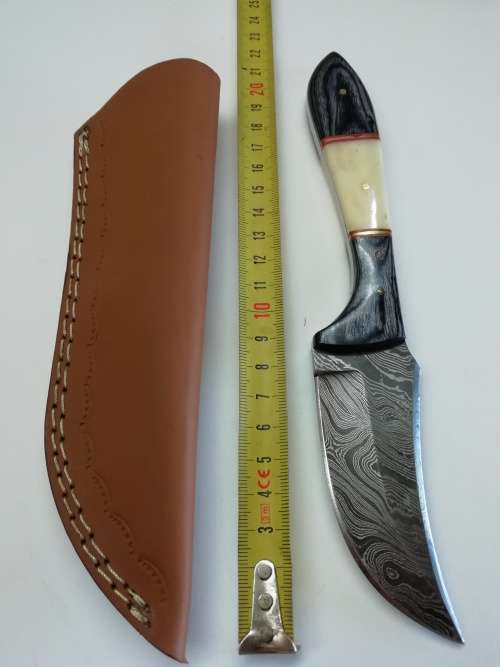 HANDMADE DAMASCUS STEEL HUNTING KNIFE !!!