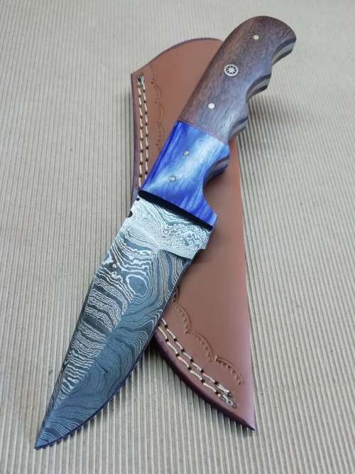 HANDMADE DAMASCUS STEEL HUNTING KNIFE !!!