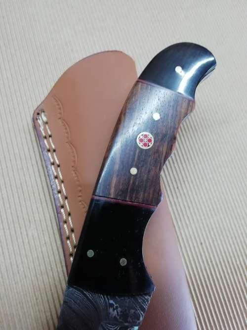 HANDMADE DAMASCUS STEEL HUNTING KNIFE !!!