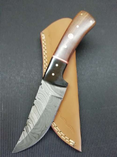 HANDMADE DAMASCUS STEEL HUNTING KNIFE !!!