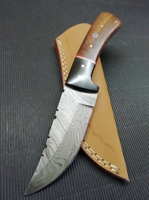 HANDMADE DAMASCUS STEEL HUNTING KNIFE !!!