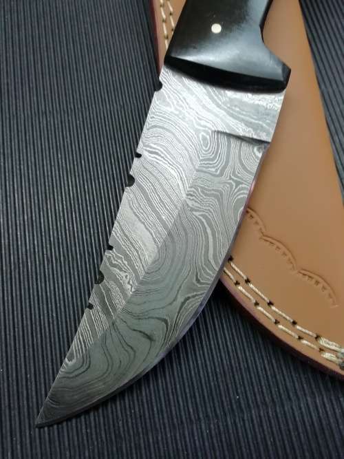 HANDMADE DAMASCUS STEEL HUNTING KNIFE !!!