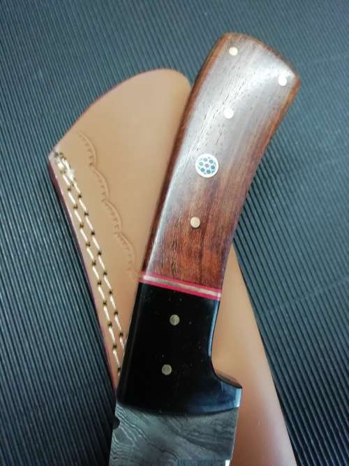 HANDMADE DAMASCUS STEEL HUNTING KNIFE !!!