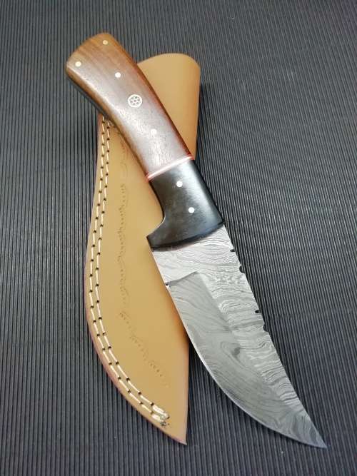 HANDMADE DAMASCUS STEEL HUNTING KNIFE !!!