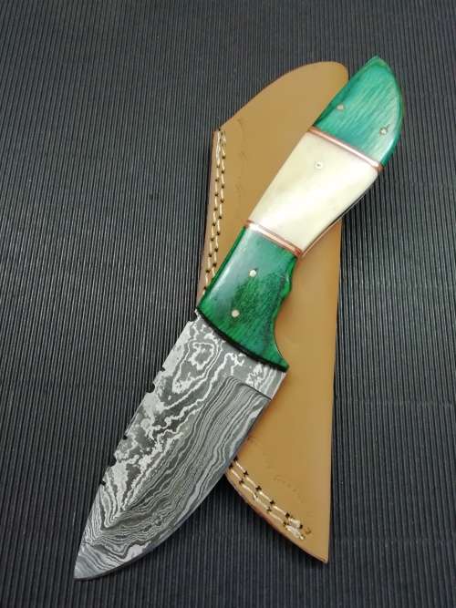 HANDMADE DAMASCUS STEEL HUNTING KNIFE !!!