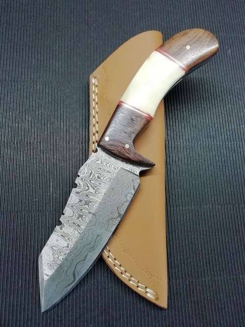 HANDMADE DAMASCUS STEEL HUNTING KNIFE !!!