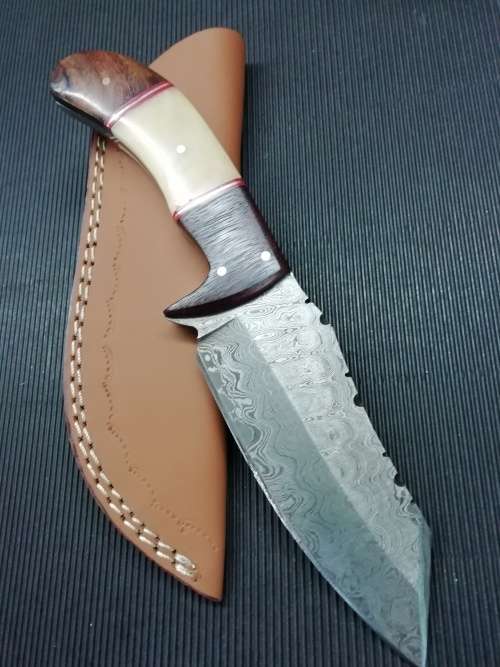 HANDMADE DAMASCUS STEEL HUNTING KNIFE !!!