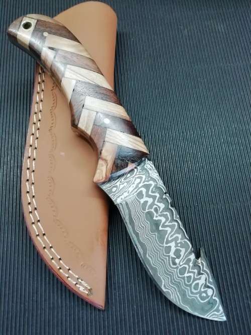 HANDMADE DAMASCUS STEEL HUNTING KNIFE !!!