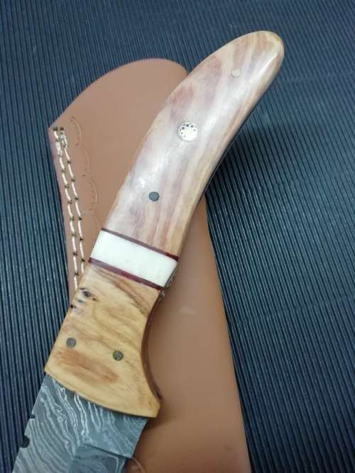 HANDMADE DAMASCUS STEEL HUNTING KNIFE !!!