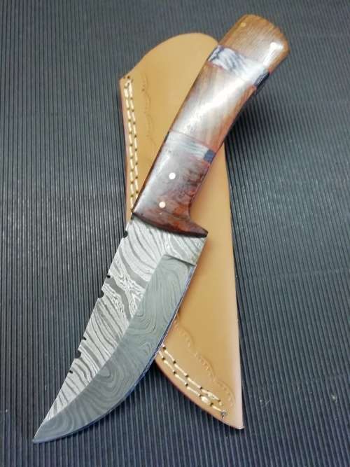 HANDMADE DAMASCUS STEEL HUNTING KNIFE !!!