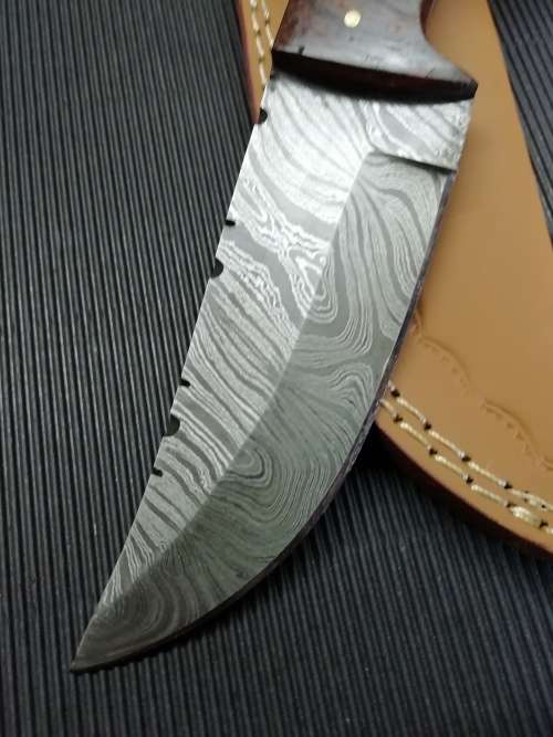 HANDMADE DAMASCUS STEEL HUNTING KNIFE !!!