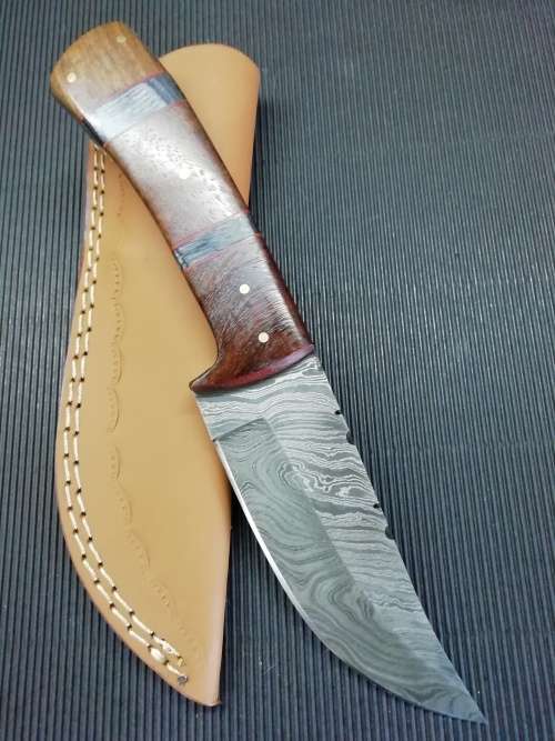 HANDMADE DAMASCUS STEEL HUNTING KNIFE !!!