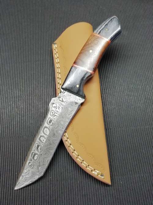 HANDMADE DAMASCUS STEEL HUNTING KNIFE !!