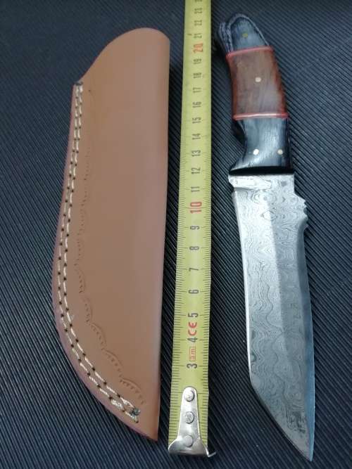 HANDMADE DAMASCUS STEEL HUNTING KNIFE !!