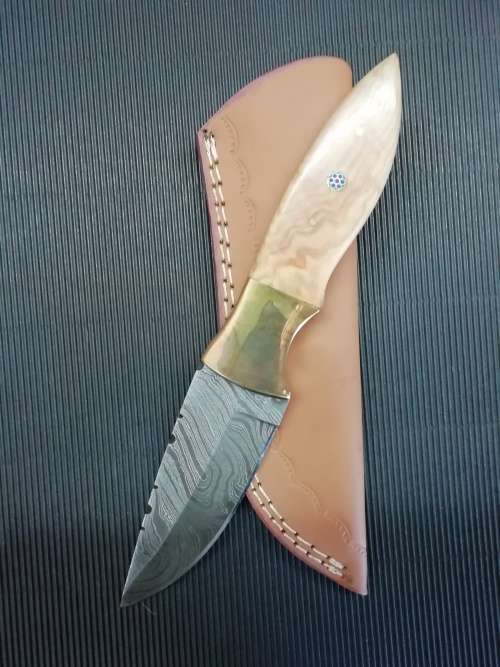 HANDMADE DAMASCUS STEEL HUNTING KNIFE !!!