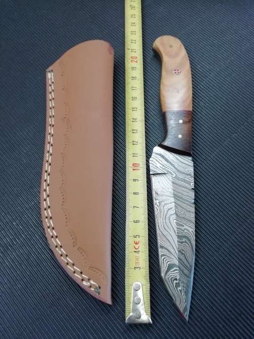 HANDMADE DAMASCUS STEEL HUNTING KNIFE !!!