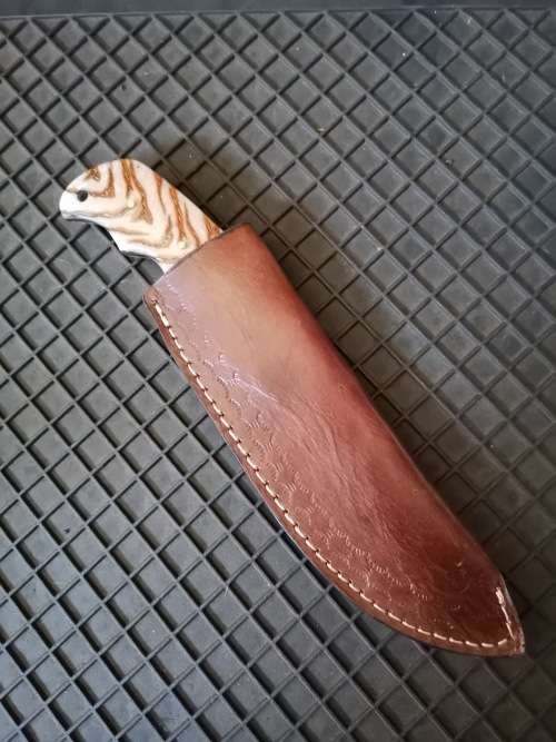 Handmade Damascus Steel Hunting Knife