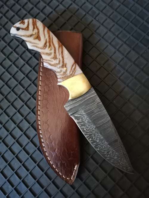 Handmade Damascus Steel Hunting Knife