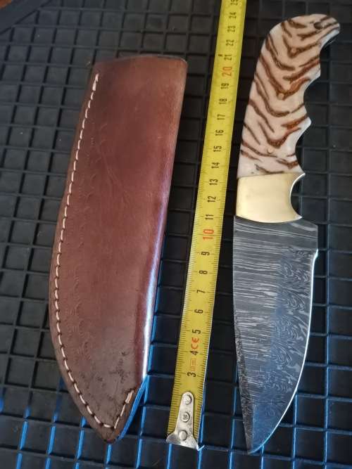 Handmade Damascus Steel Hunting Knife