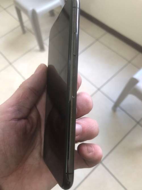 Iphone X Black. 64 GB. PLEASE READ. WATER DAMAGED.