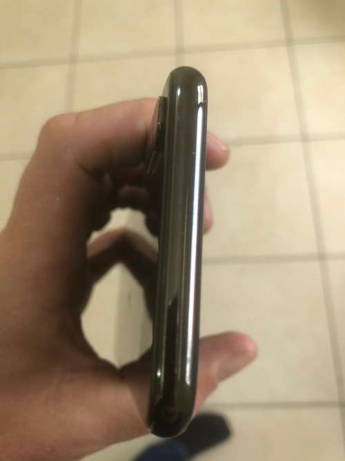 Iphone X Black. 64 GB. PLEASE READ. WATER DAMAGED.