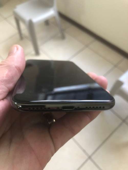 Iphone X Black. 64 GB. PLEASE READ. WATER DAMAGED.
