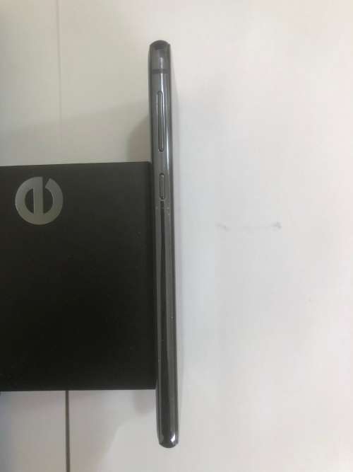 Samsung S10e. Black. Like new condition. 128 GB. Original charger and original box. 2 covers.