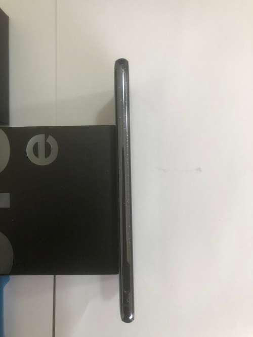 Samsung S10e. Black. Like new condition. 128 GB. Original charger and original box. 2 covers.