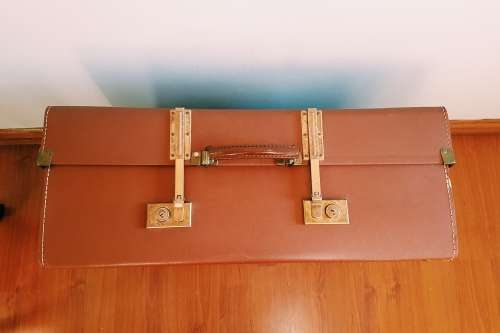 Vintage boxy suitcase with extendable hinges - FANTASTIC CONDITION