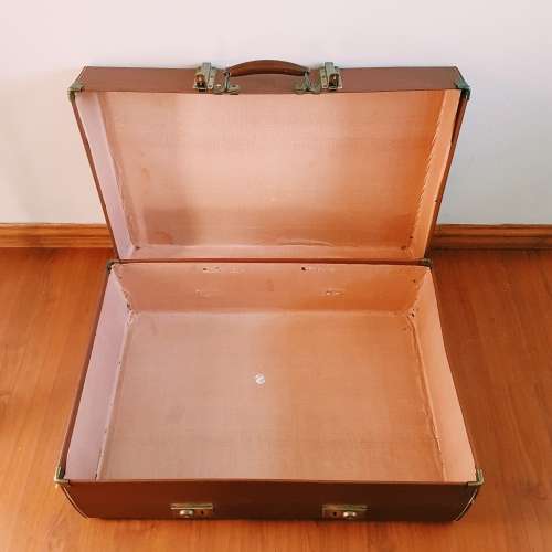Vintage boxy suitcase with extendable hinges - FANTASTIC CONDITION