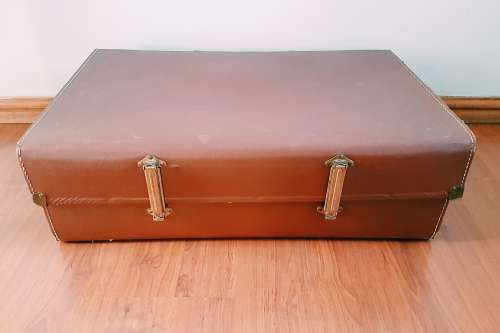 Vintage boxy suitcase with extendable hinges - FANTASTIC CONDITION