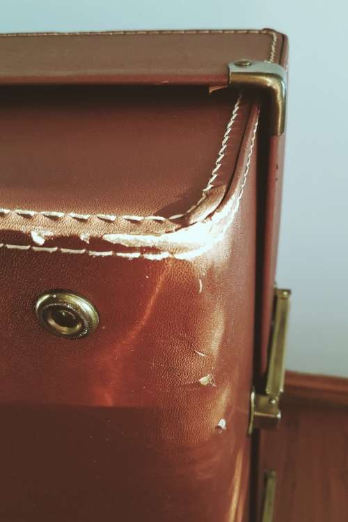 Vintage boxy suitcase with extendable hinges - FANTASTIC CONDITION